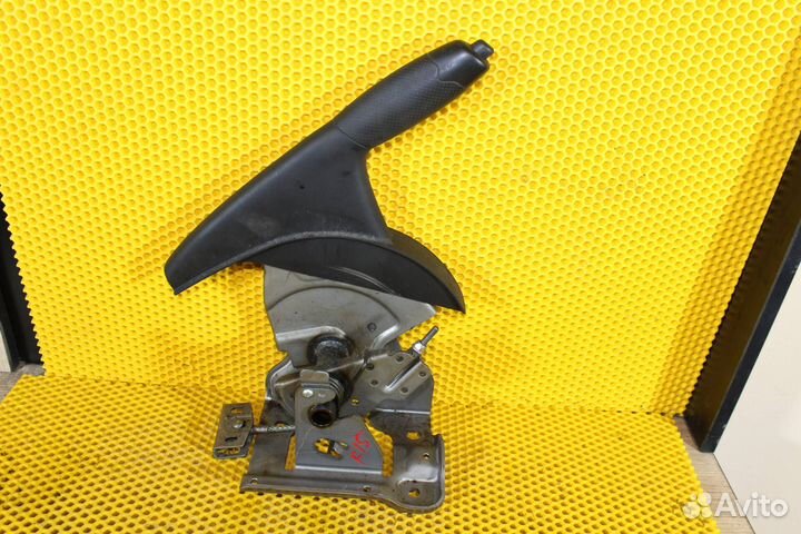 Ручной тормоз ручник Nissan Juke F15