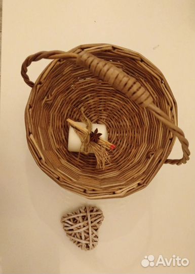 Плетеная корзина для подарков