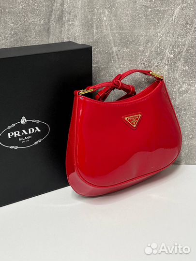 Сумка prada cleo красная лак