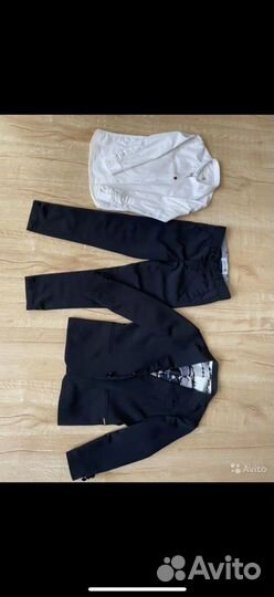 Школьный костюм для мальчика с рубашками