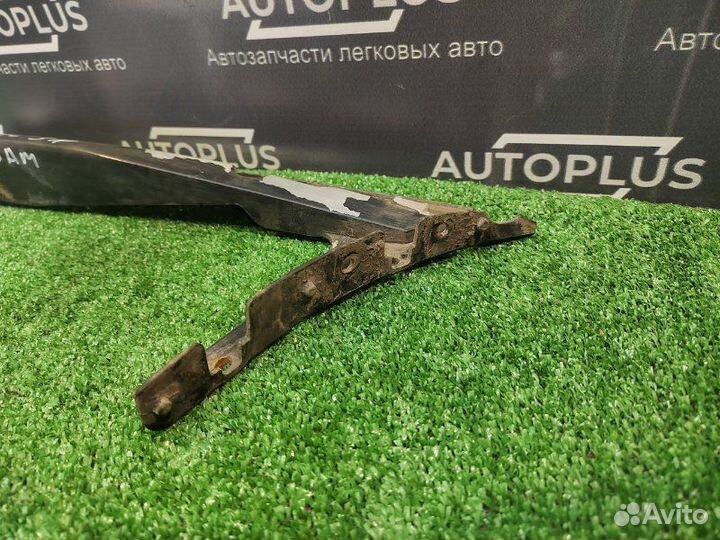 Крепление бампера заднее правое Seat Cordoba 1 1.4