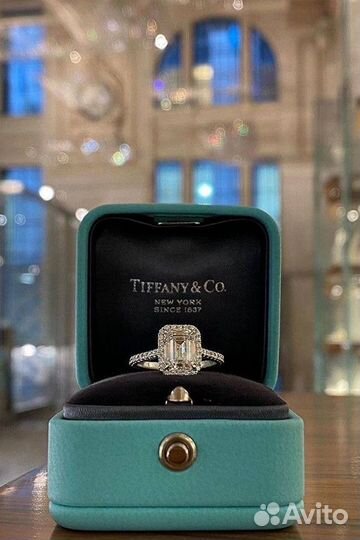 Обручальное кольцо tiffany с бриллиантом