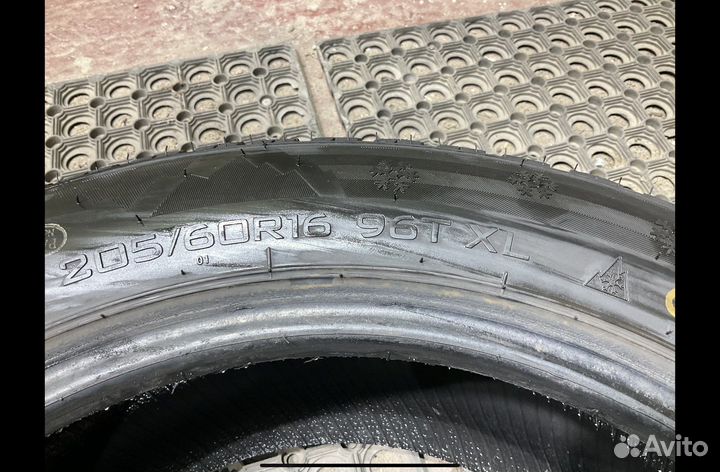 Delmax Ultima Ice 205/60 R16
