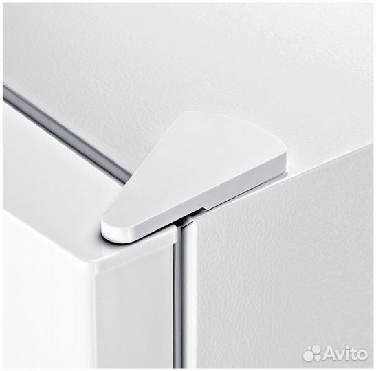 Холодильник Hyundai CC2054WT белый