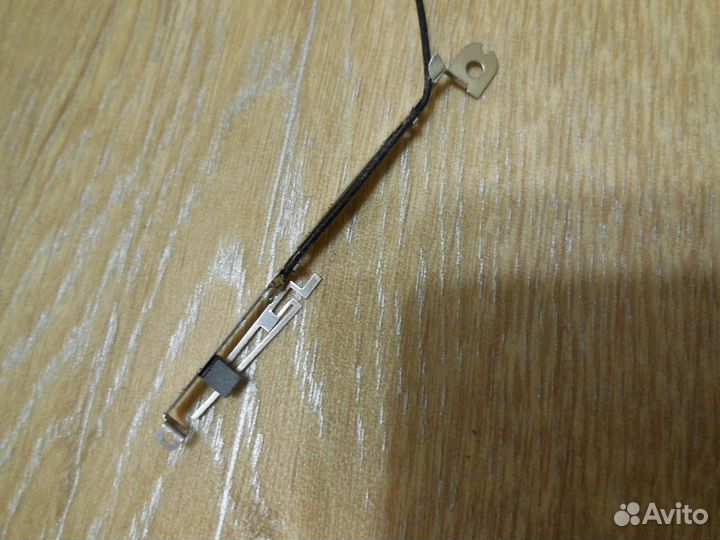 Провод с крышки монитора ноутбука
