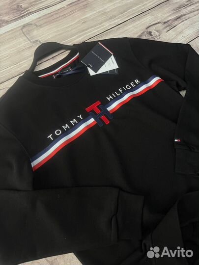 Свитшот Tommy Hilfiger новый