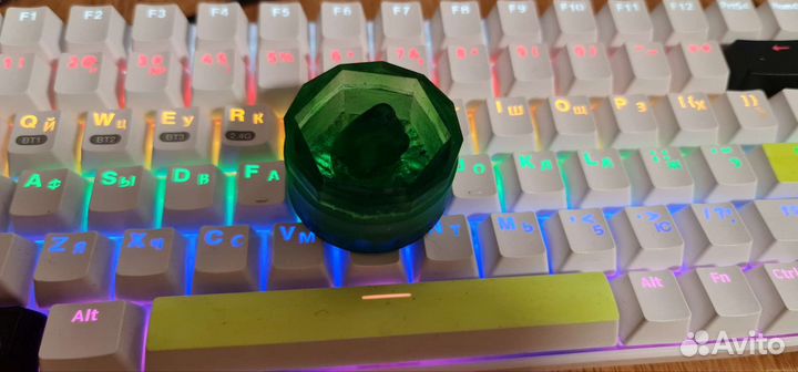 Большой киндер сюрприз пластмассовый