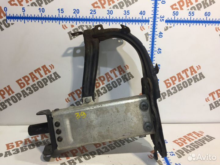 Мерседес E-Класс кронштейн бампера переднего