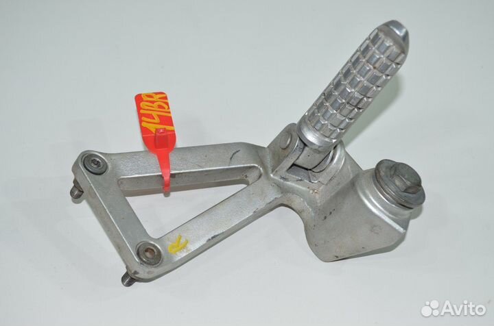 Подножка пассажира правая Kawasaki ZX-9R ZX900B