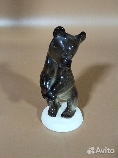Статуэтка фарфор
