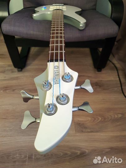 Очень легкий бас Yamaha RBX4A2M
