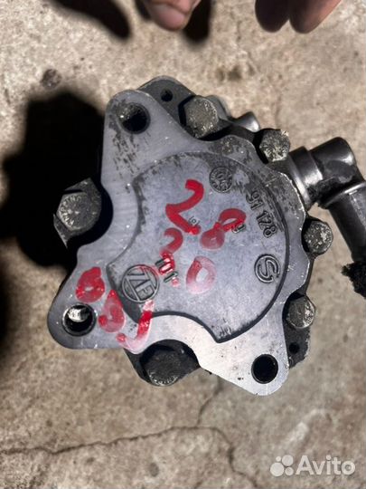 Насос гидроусилителя руля Audi A6C5 4B 2.4BDV 2001