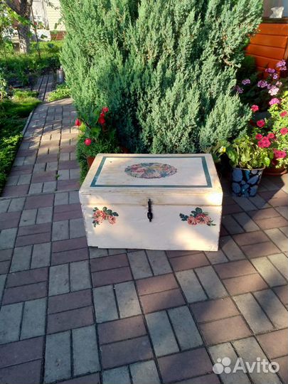 Сундук старинный