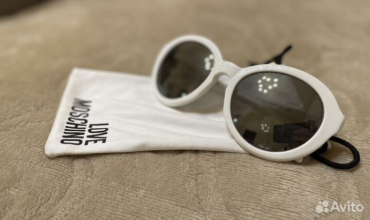 Солнцезащитные очки женские Moschino