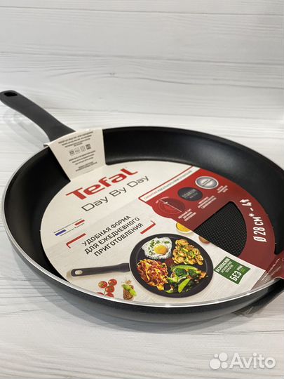 Сковорода Tefal 28 см новая