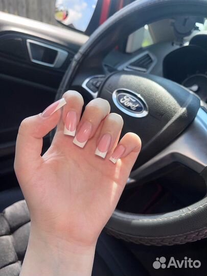 Модель на маникюр, педикюр, RF-лифтинг массаж