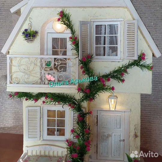 Кукольный домик с мебелью
