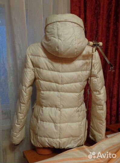 Пуховик женский белый с капюшоном 44-46 р