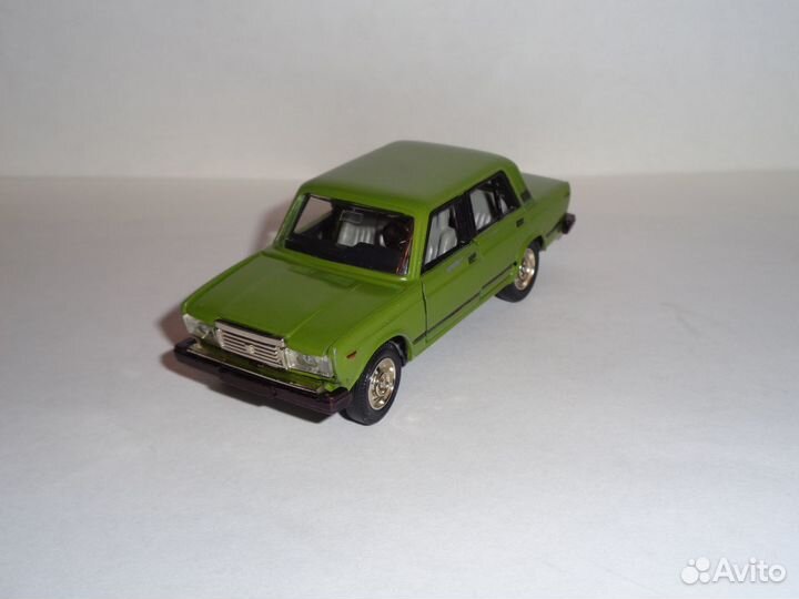 Модель автомобиля Ваз-2107 Жигули 1/43