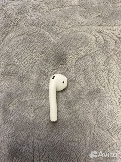 Правый наушник Apple Airpods