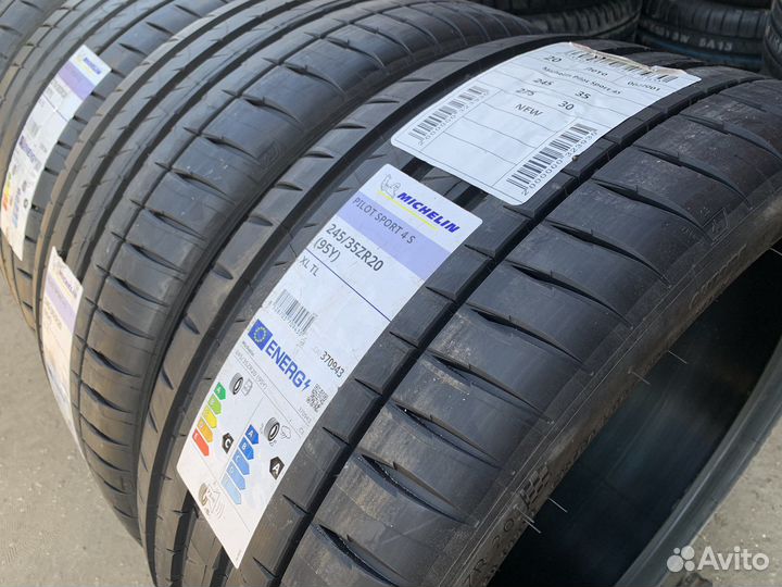 Michelin Pilot Sport 4 S 275/30 R20 и 245/35 R20