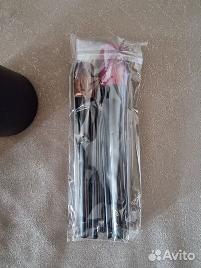 Набор кистей Guerlain в тубусе