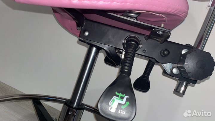 Стул-седло для мастера маникюра