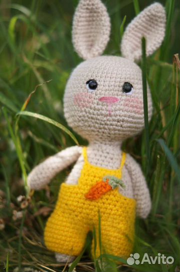 Вязаный зайчик