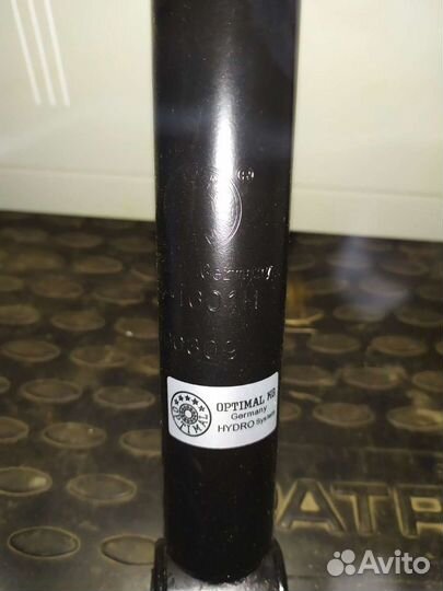 Стойка амортизатора