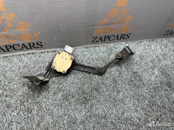 Датчик положения кузова с тягой передний Mazda