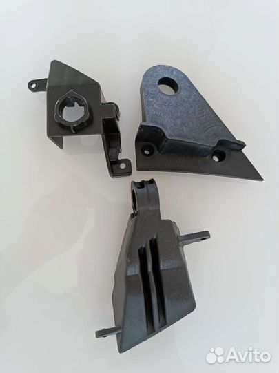 Крепления правой фары mercedes w212