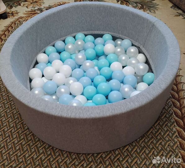 Сухой бассейн с шариками