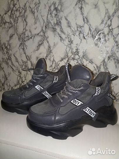 Кроссовки женские 38 размер