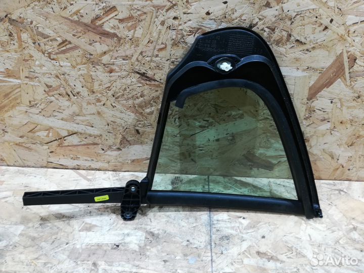 Форточка задняя левая шкода рапид