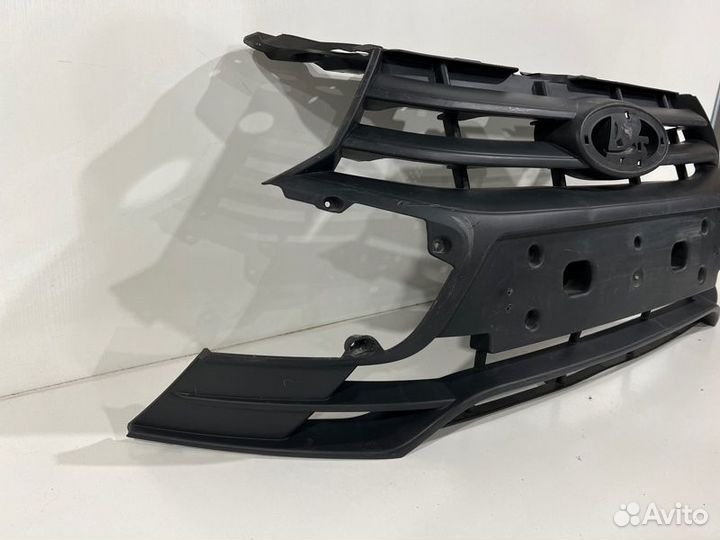 Решетка радиатора передняя LADA Granta 2018