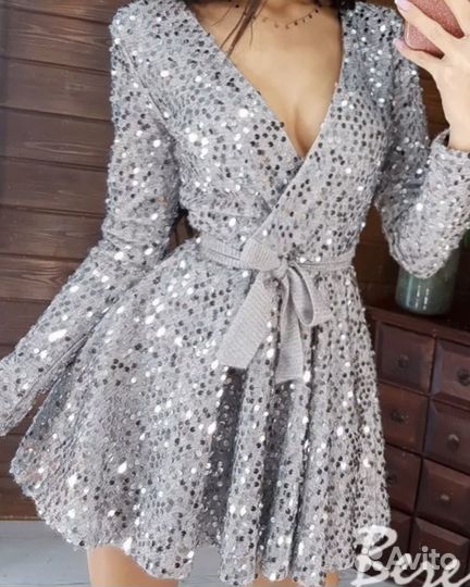 Вечернее платье с пайетками