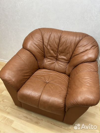 Кожаное кресло
