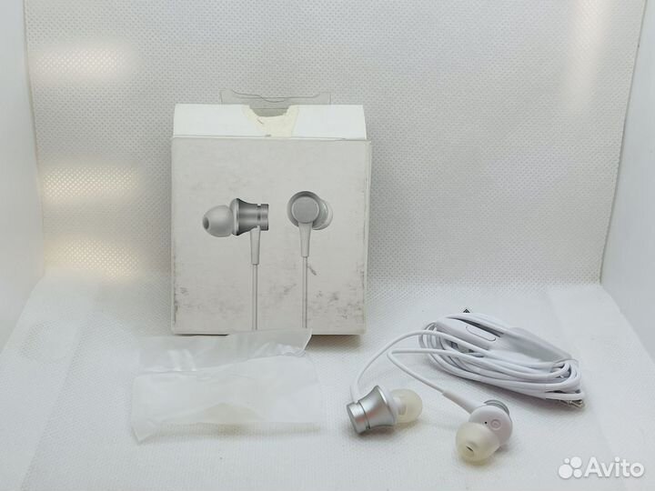 Наушники Xiaomi Mi In-Ear Headphone Basic