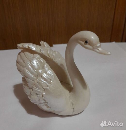Статуэтка лебедь