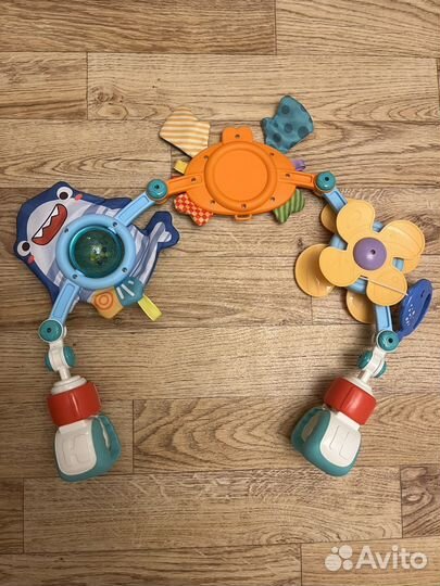 Дуга с игрушками