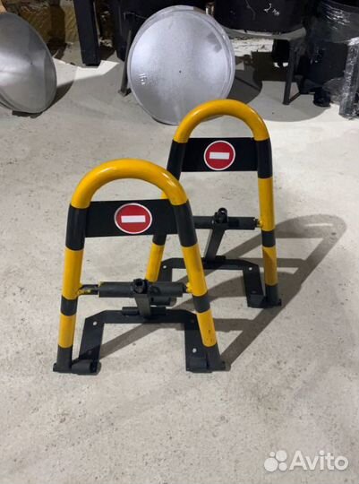 Авто парковочный барьер с замком и 4 анкерами