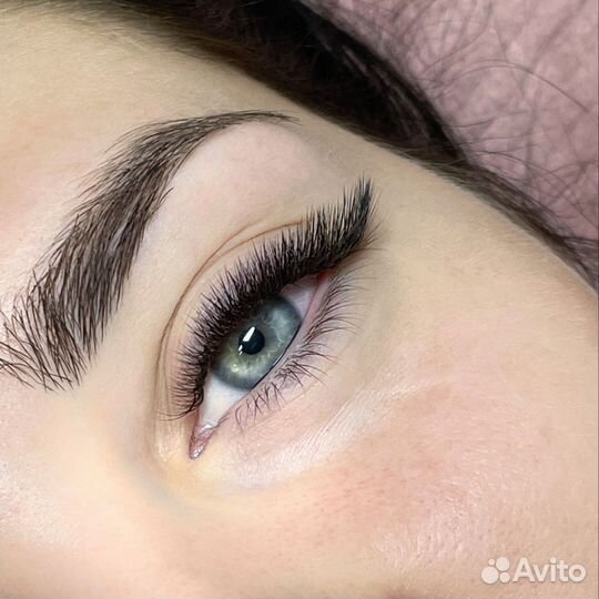 Модель на наращивание ресниц