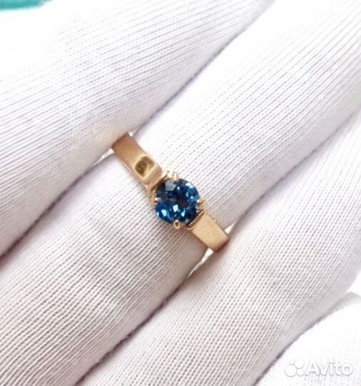 Золотое кольцо с камнем 16р