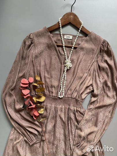 Платье длинное с вырезом Lime 40-42