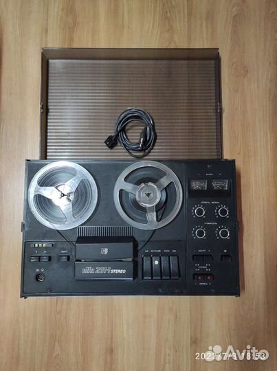 Катушечный магнитофон Эльфа 201-1