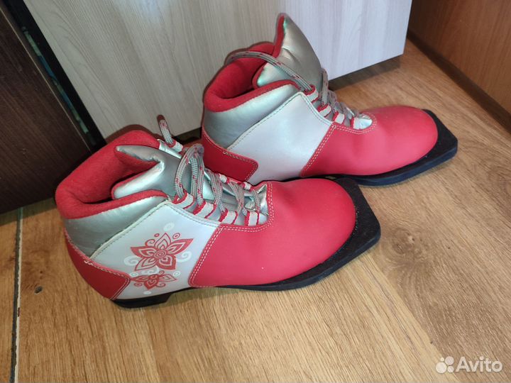 Лыжные ботинки, коньки