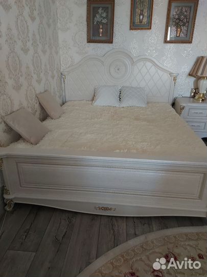 Кровать двухспальная с матрасом 160 200