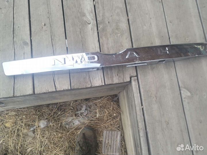 Накладка на дверь багажника тойота ноух