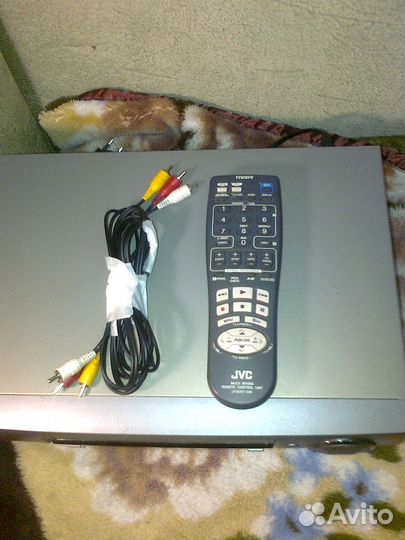 Видеомагнитофон jvcHR J711EE