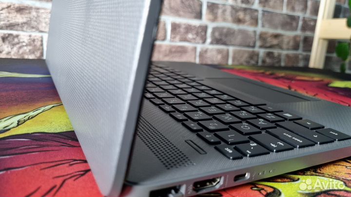 HP 255 G8 FullHD Rayzen 3-5300U/8/Radeon/ssd256gb